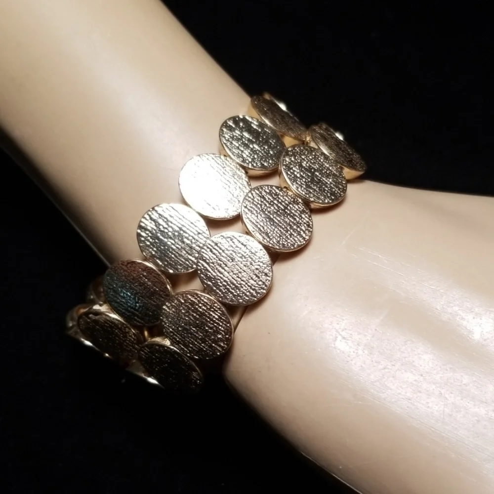 NWT Goldtone Textured Metal Stretch Bracelet Set - Picture 6 of 9